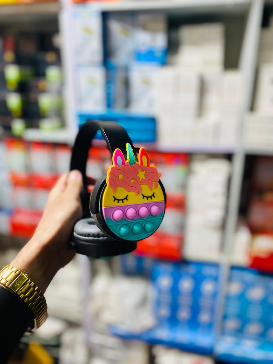 SAMONPOW kids headphones, kids Bluetooth headphones, wireless headphones for children, noise cancelling kids headset, children headphones with mic, school headphones for kids, on-ear Bluetooth headphones for kids, safe volume kids headphones, black kids wireless headset, headphones for online classes, thetrendhood.com